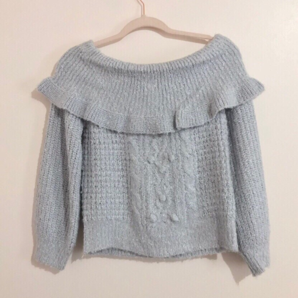 🎀 Off Shoulder Sweater NWT 🎀